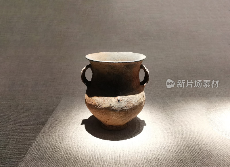 中国四川成都博物馆展品 战国时期 陶罐