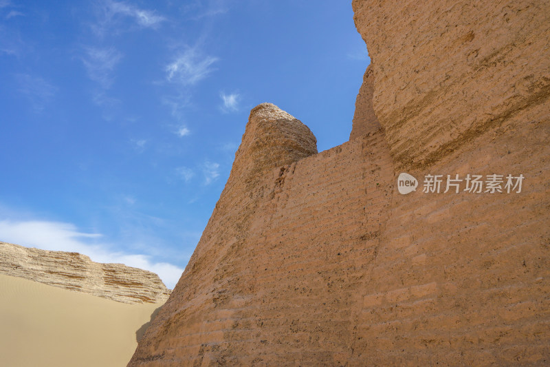 黑城弱水胡杨林景区，黑城遗址