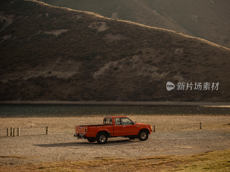 新西兰Castle Hill 复古车和山脉