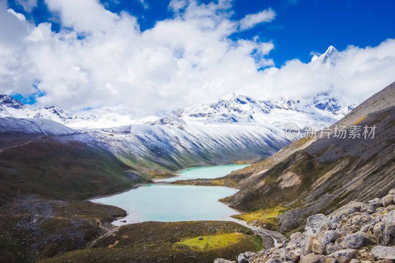 西藏山南山水自然风景