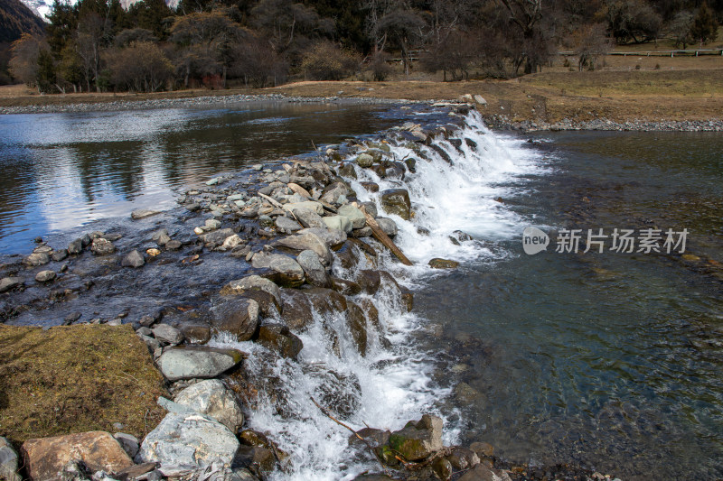 川西秋色，高山流水间的宁静