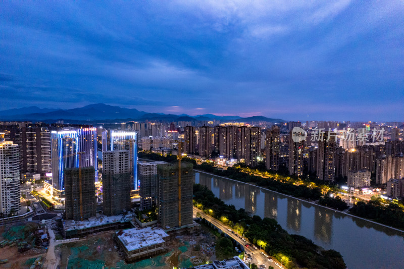 宜宾城市夜幕降临夜景灯光航拍图