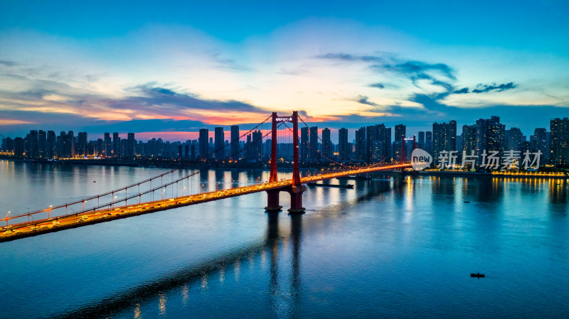 武汉鹦鹉洲长江大桥夜景