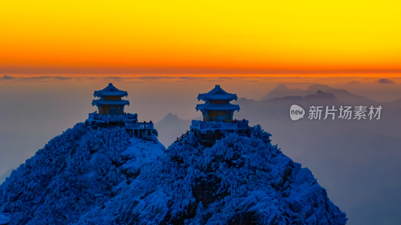 河南老君山清晨雪后云海日出航拍