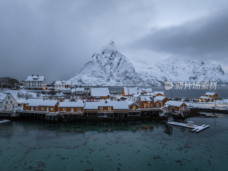 挪威罗弗敦群岛北极圈雷纳冬季雪景高空航拍