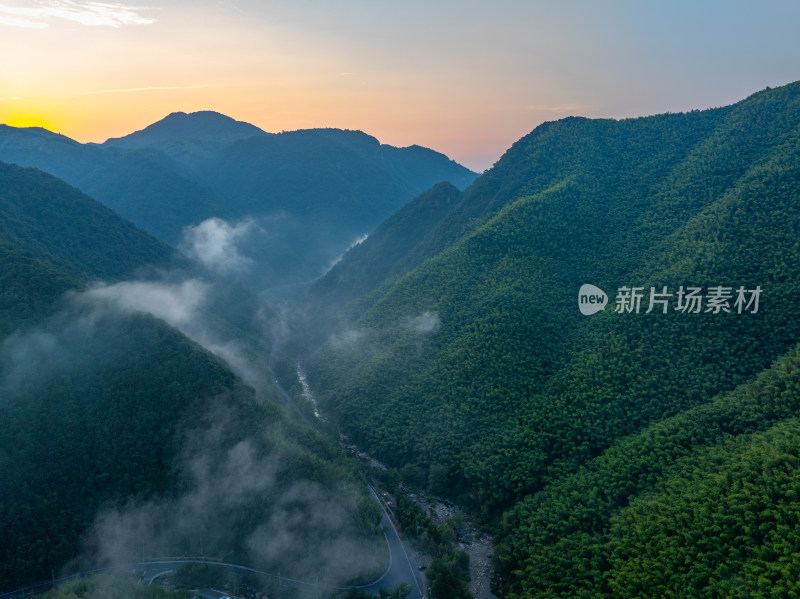 航拍浙江杭州临安区龙门秘境石门村山间村落