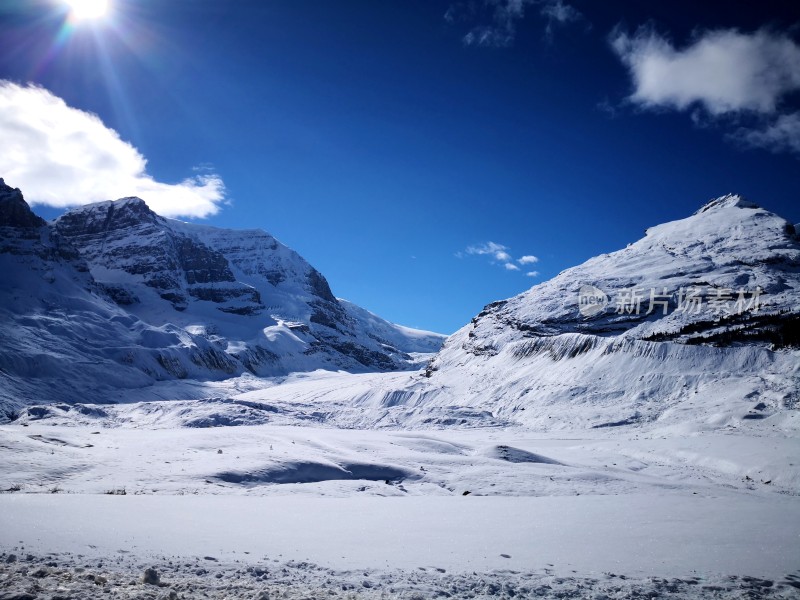 雪山蓝天自然风光全景
