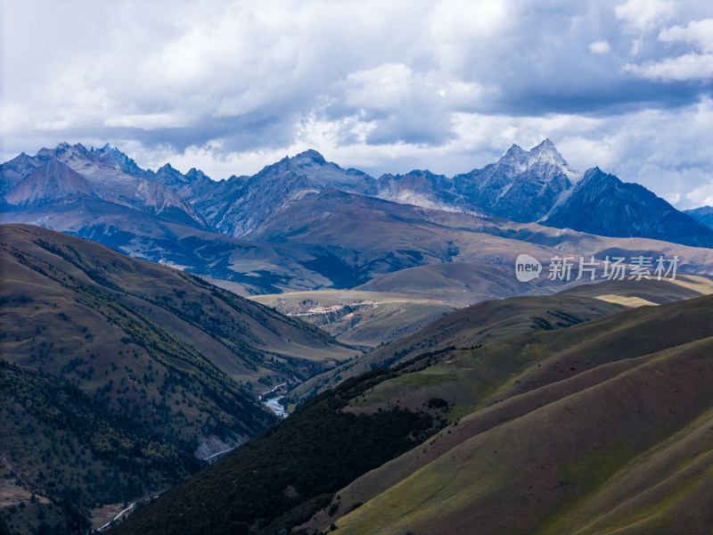 川西理塘格聂自然风景