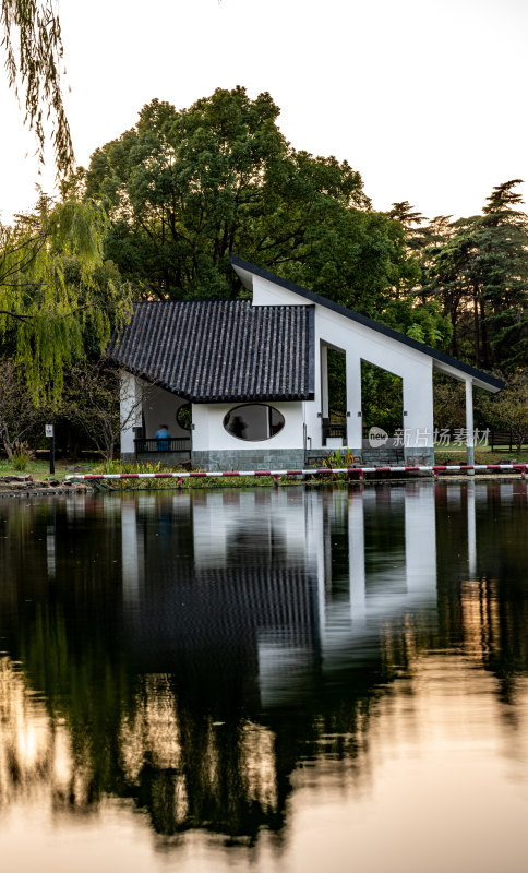 上海共青森林公园建筑倒影景观莫奈花园