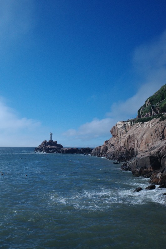 波光粼粼的海面水波荡漾之景