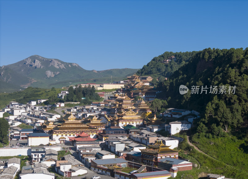 甘南郎木寺全景寺院金顶建筑航拍