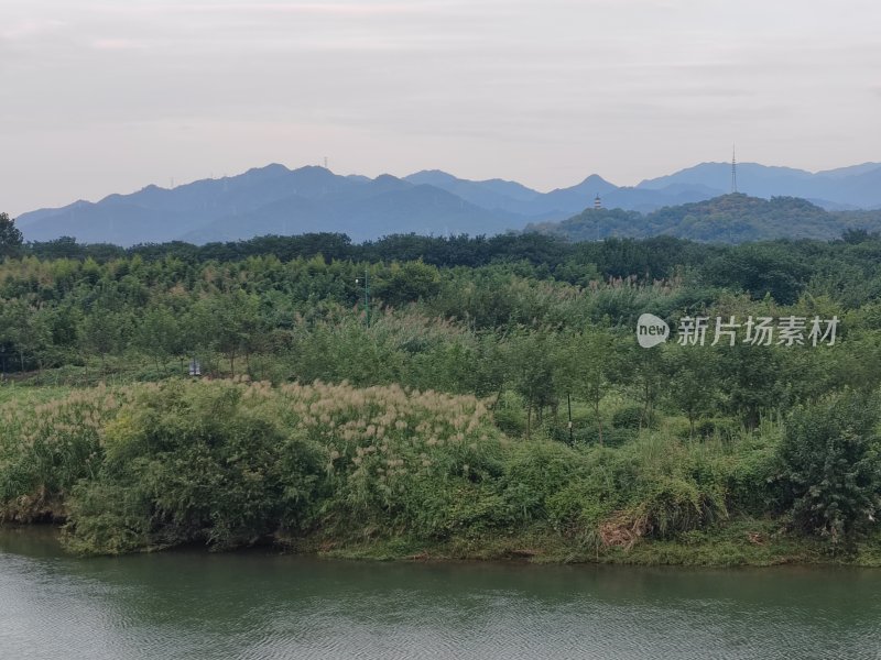 山水相间的美丽与自然