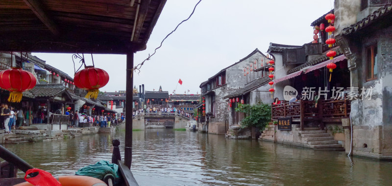 水乡古镇河道两岸街景