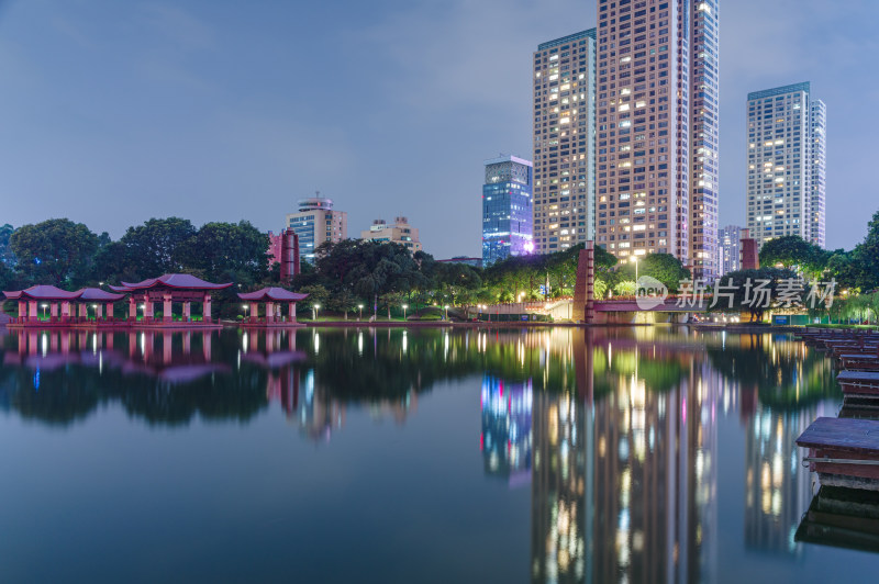 佛山千灯湖公园城市摩天大楼建筑夜景灯光