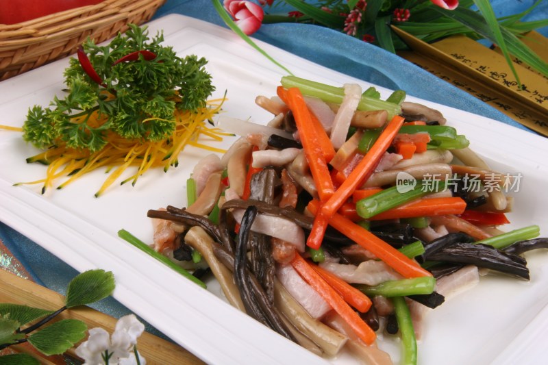 菌菇野菜小炒肉丝