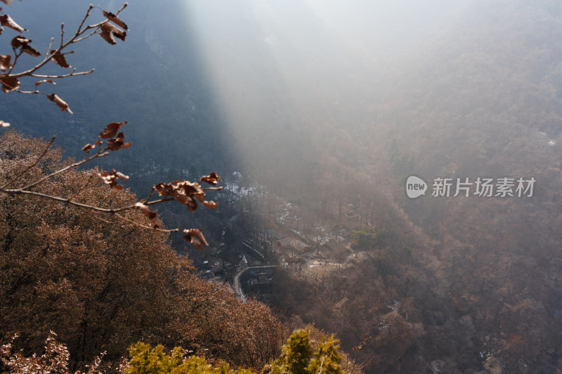 华山的陡峭山峰