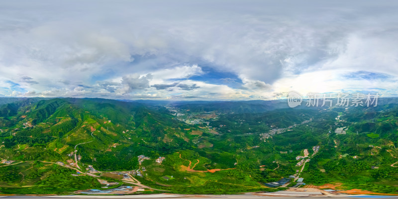 航拍山脉村庄田园风光全景图