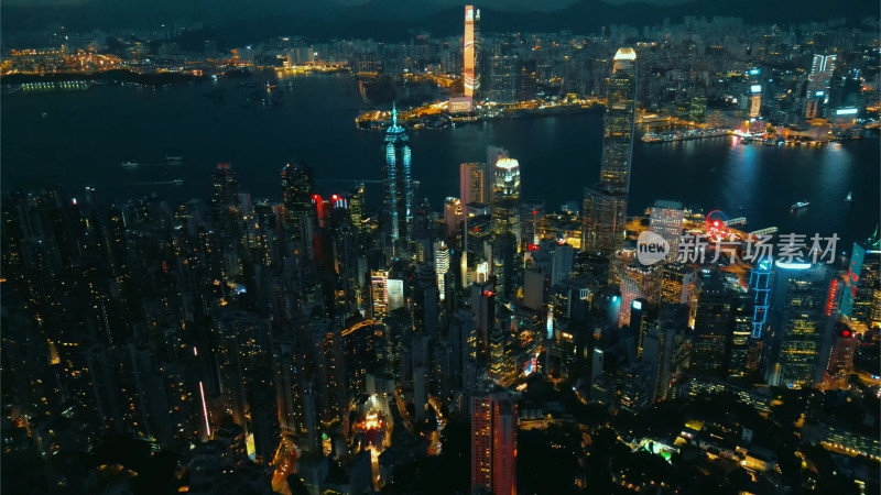 鸟瞰香港繁华街道，体验香港夜晚的魔力