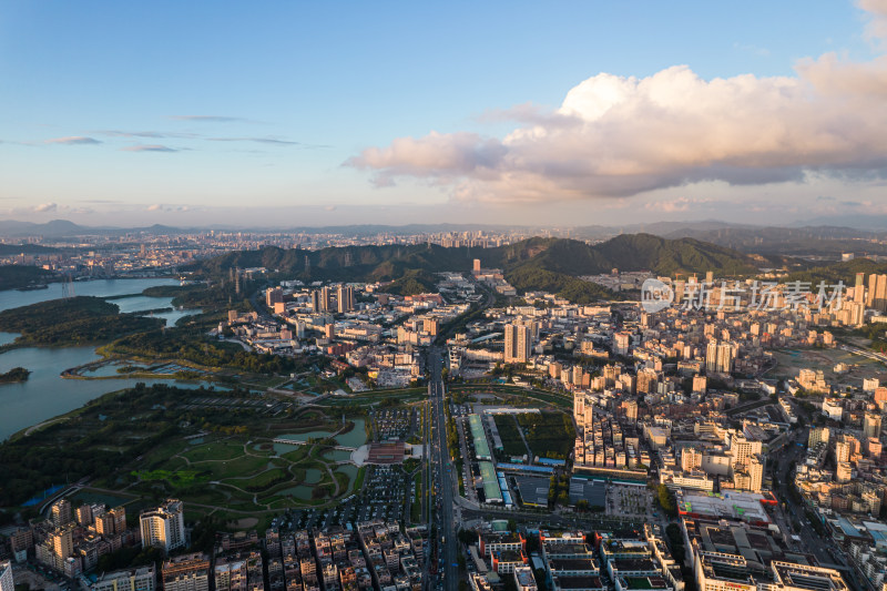 深圳宝安区石岩街道城镇风光航拍图