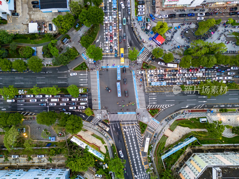 俯拍道路航拍图