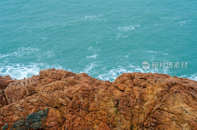 青岛小麦岛，黄海之滨宽阔的海面