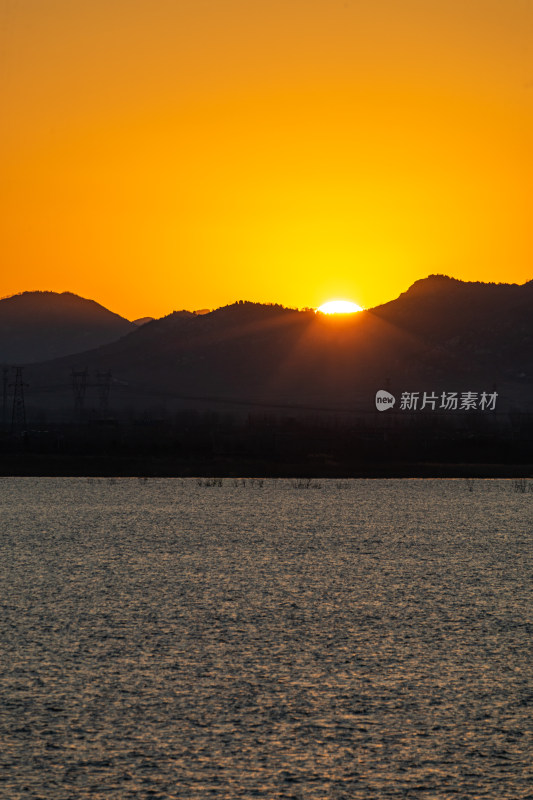 山东济宁邹城孟子湖黄昏日落景观