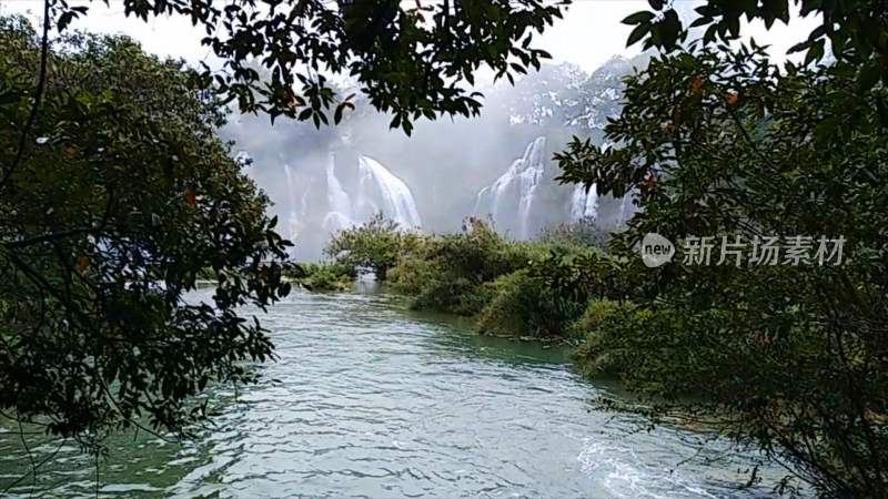 南宁山间瀑布自然风景