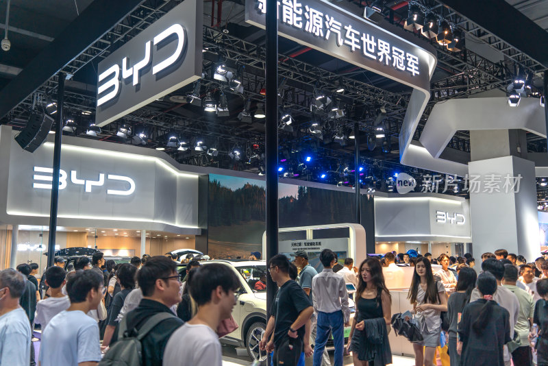 广州华南国际车展上比亚迪汽车展台