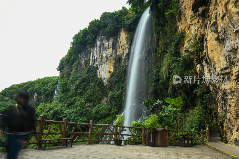 峡谷山川瀑布水流奔腾大自然风光