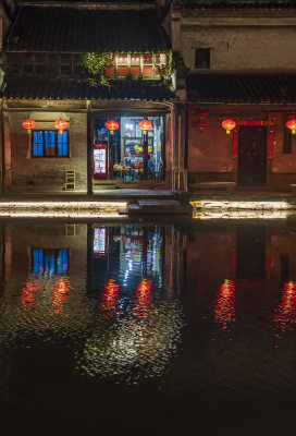 浙江湖州南浔古镇水乡百间楼夜景