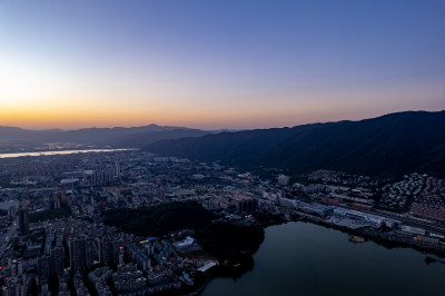 广东肇庆城市夕阳晚霞航拍摄影图