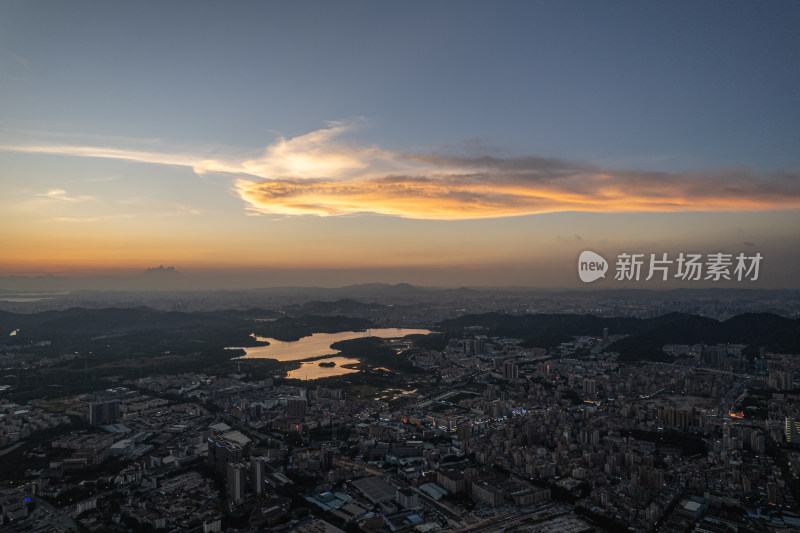 深圳市石岩湿地公园日落航拍图