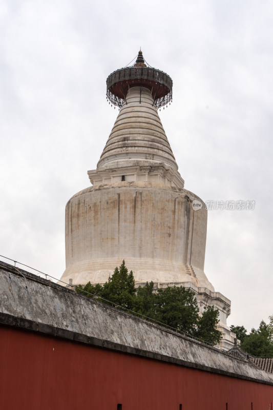 胡同里的白塔寺