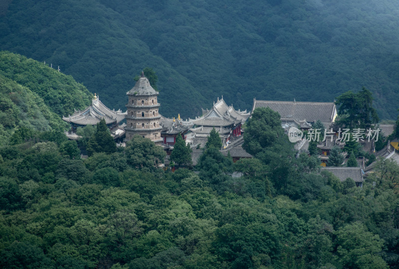 中国甘肃平凉崆峒山中台古建筑和自然风光