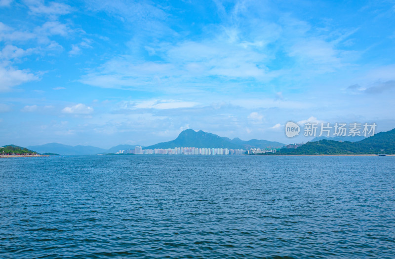 香港大埔墟滨海公园与海岸住宅建筑群