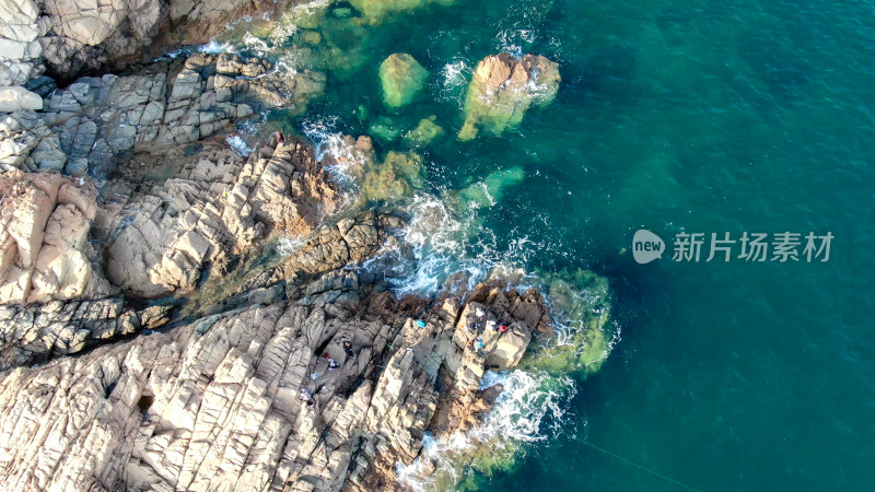 蓝色海洋大海海浪沙滩礁石航拍图