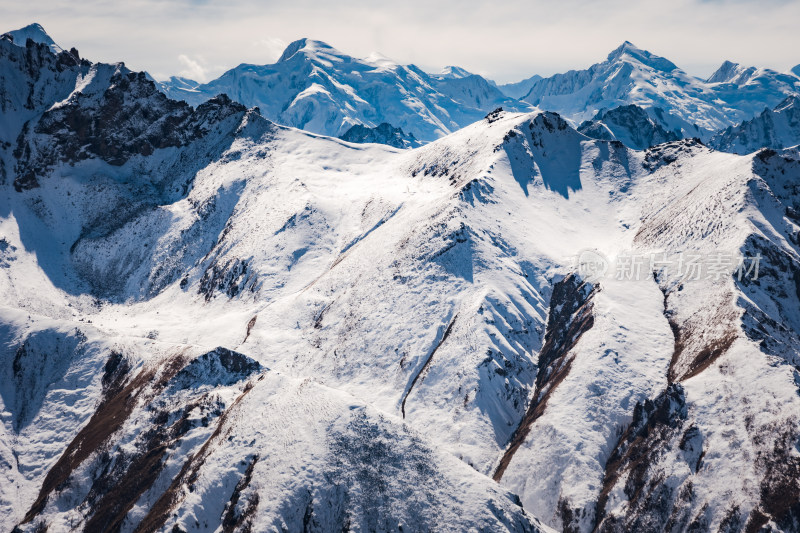 新疆天山山脉雪山山峰山脉