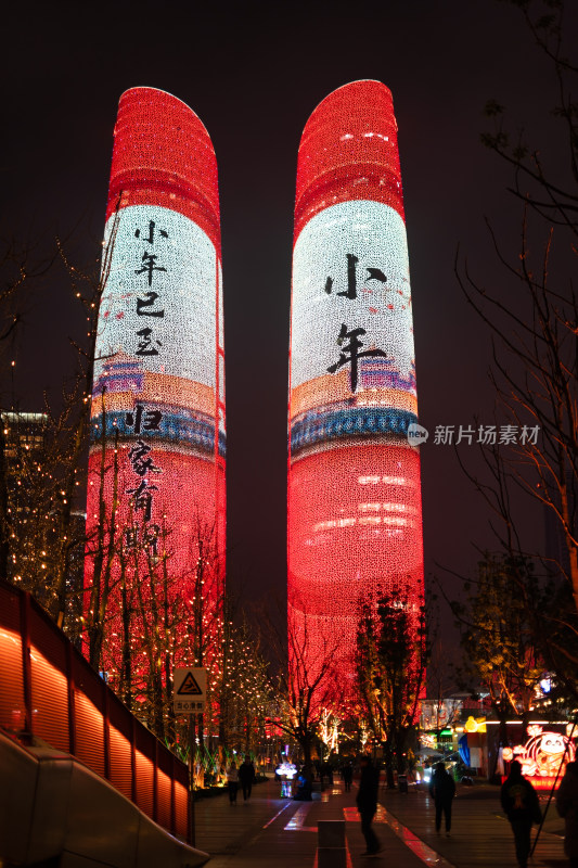 四川成都地标建筑双子塔小年夜亮灯灯光秀