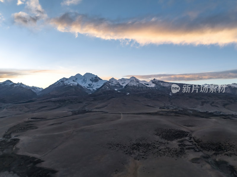 西藏那曲念青唐古拉山高空航拍