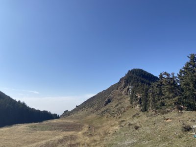 开阔山地自然风光