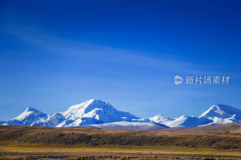 西藏日喀则希夏邦马峰自然风景