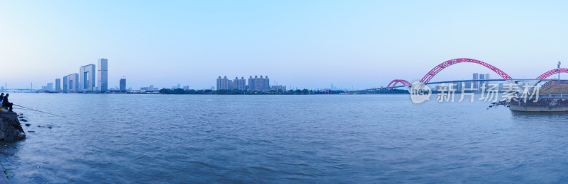 广州之窗商务港与珠江新光大桥全景长图
