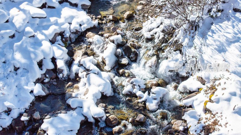 四川甘孜海螺沟景区冬季的雪水