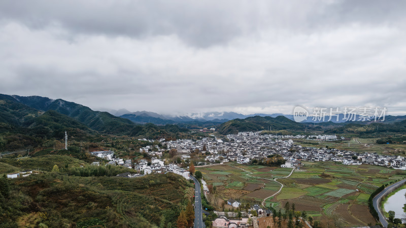 安徽呈坎村山村秋景徽派建筑群航拍