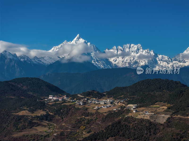 云南香格里拉梅里雪山飞来寺高空航拍