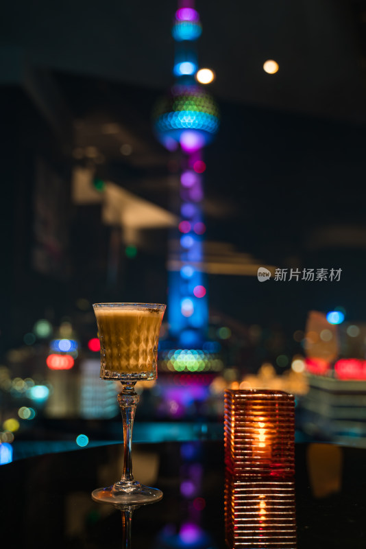 上海外滩夜晚鸡尾酒酒吧餐厅夜生活俱乐部