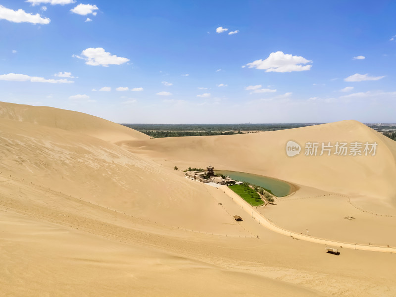 敦煌鸣沙山月牙泉风景