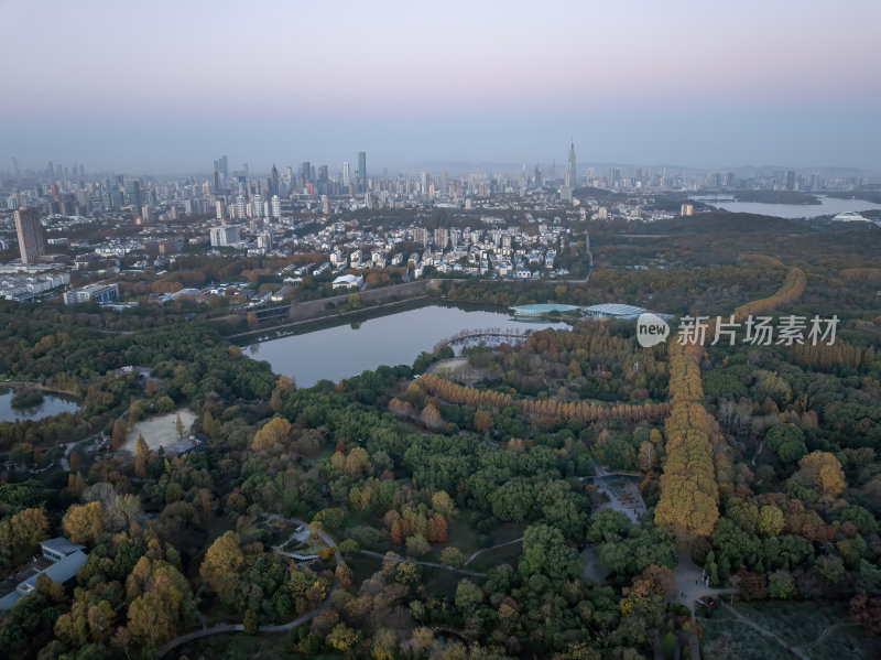 江苏南京灵山风景区前湖秋天秋色航拍