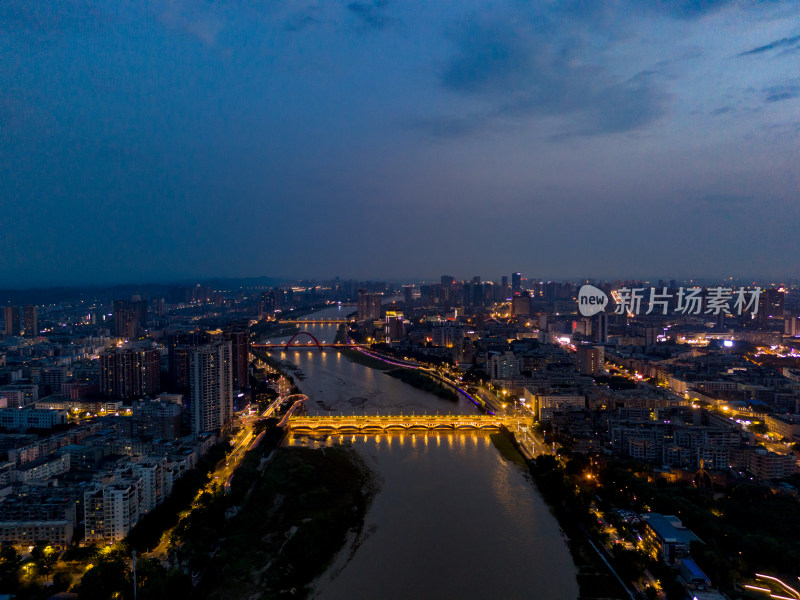 德阳城市夜景交通航拍图