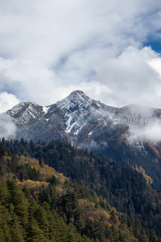 九寨沟雪山秋色